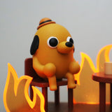 This is fine. Figurita de escritorio parlante con fuego luminoso