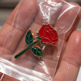 Pin rosa roja