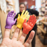 Manos de colores