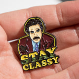 Pin de Ron Burgundy con el lema "Stay Classy"
