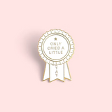 Pin de medalla "only cried a little"