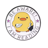 Pin de pollito "beware! I am reading"