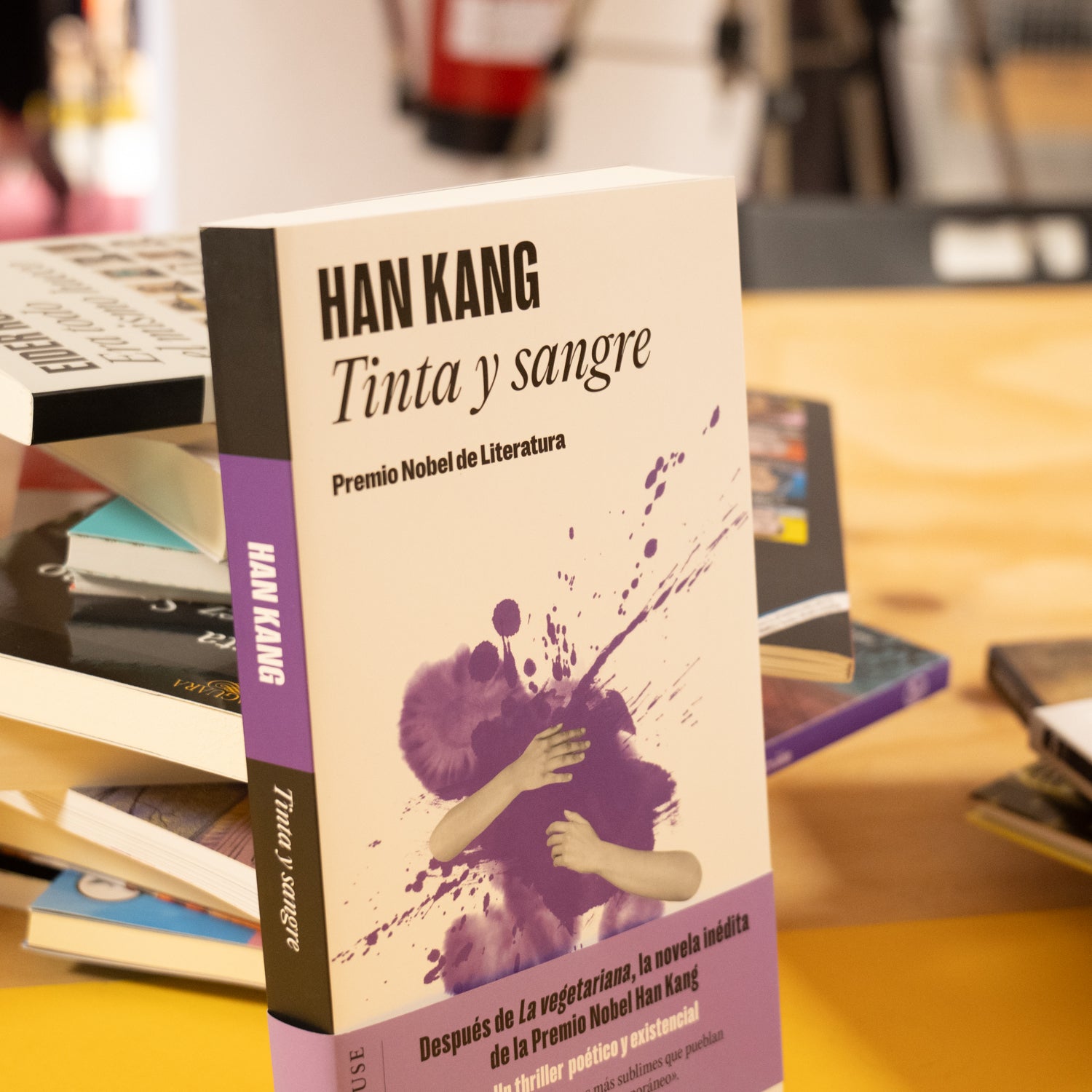 HAN KANG | Tinta y sangre