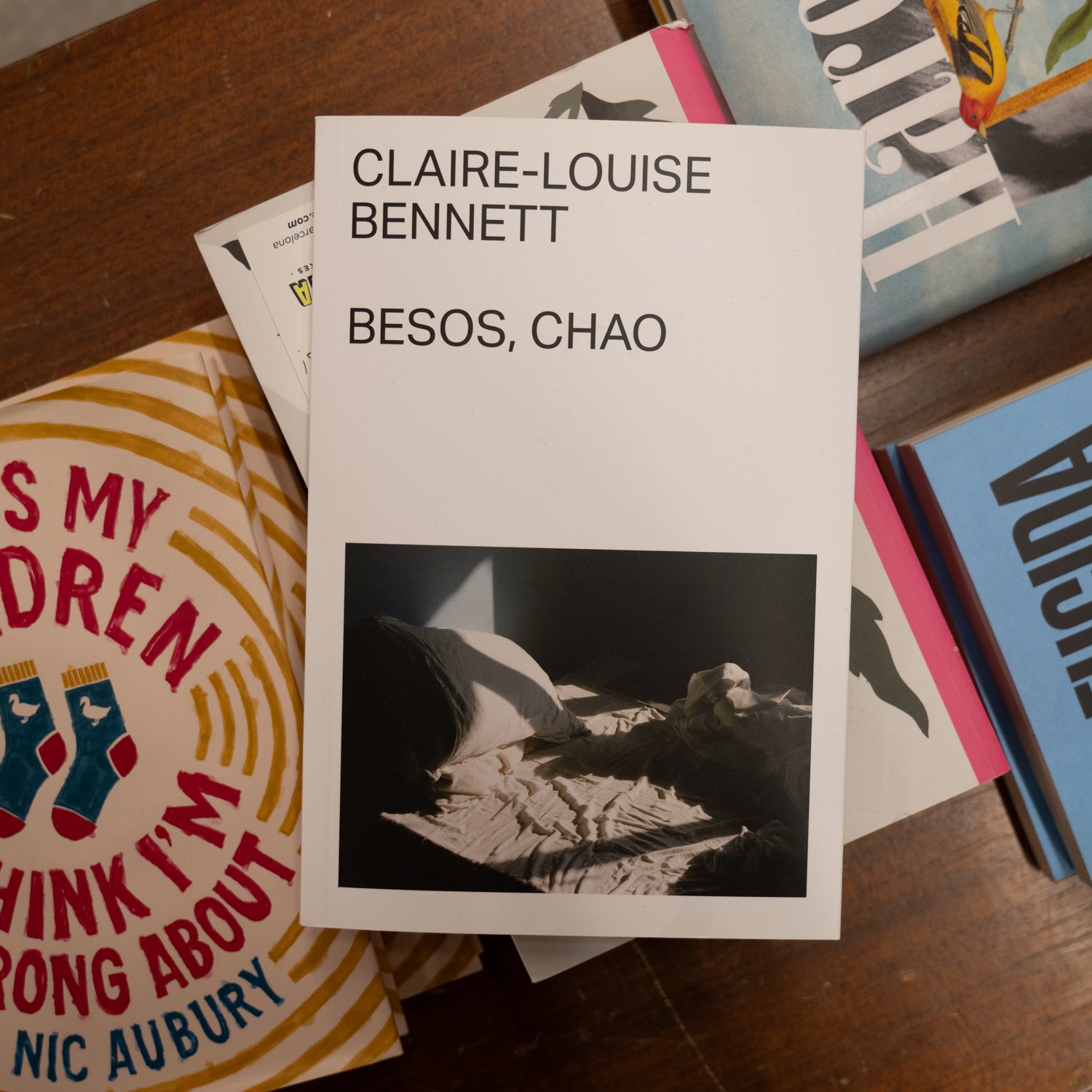 CLAIRE-LOUISE BENNETT | Besos, chao