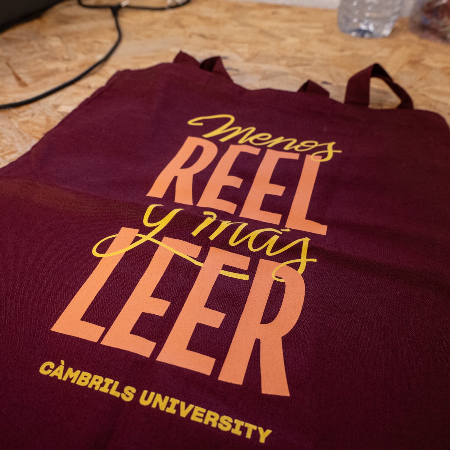 CÀMBRILS UNIVERSITY | Totebag "Menos REEL y más LEER"