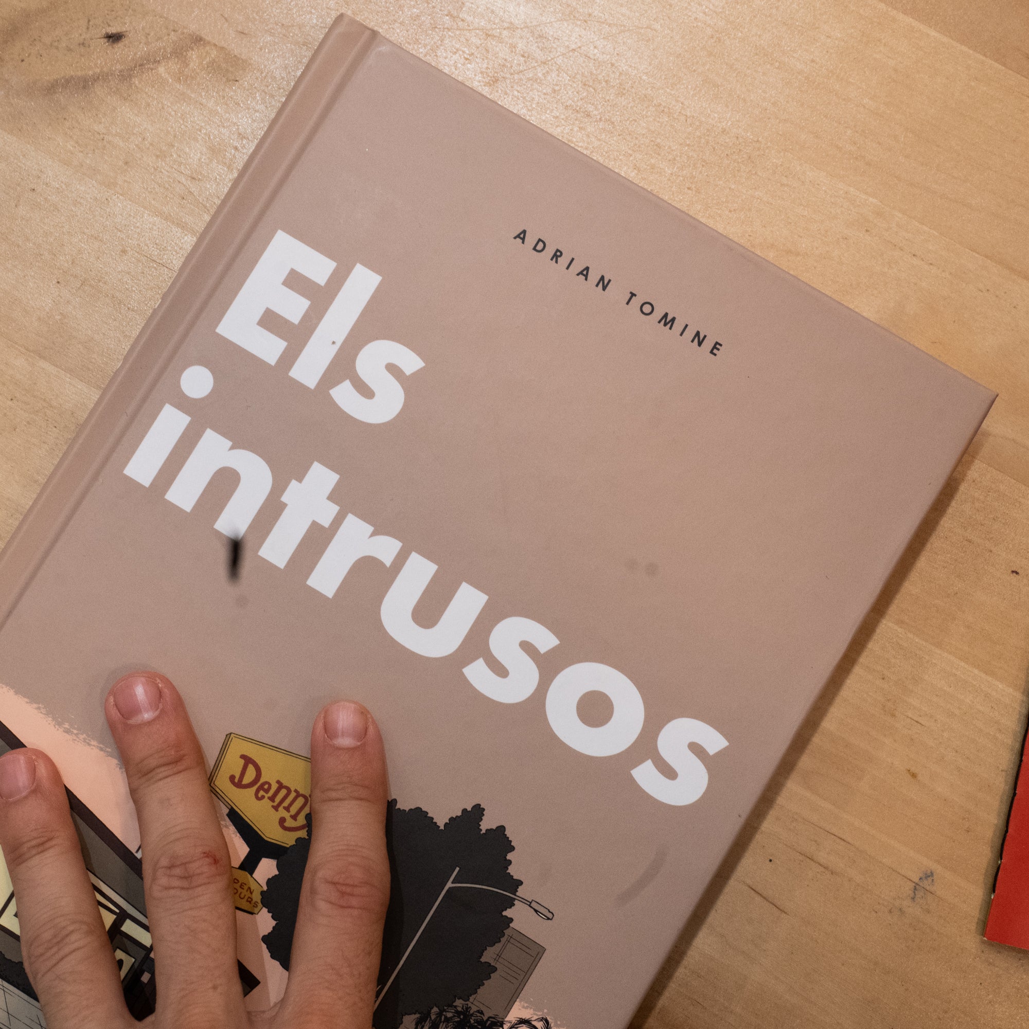 ADRIAN TOMINE  | Els intrusos