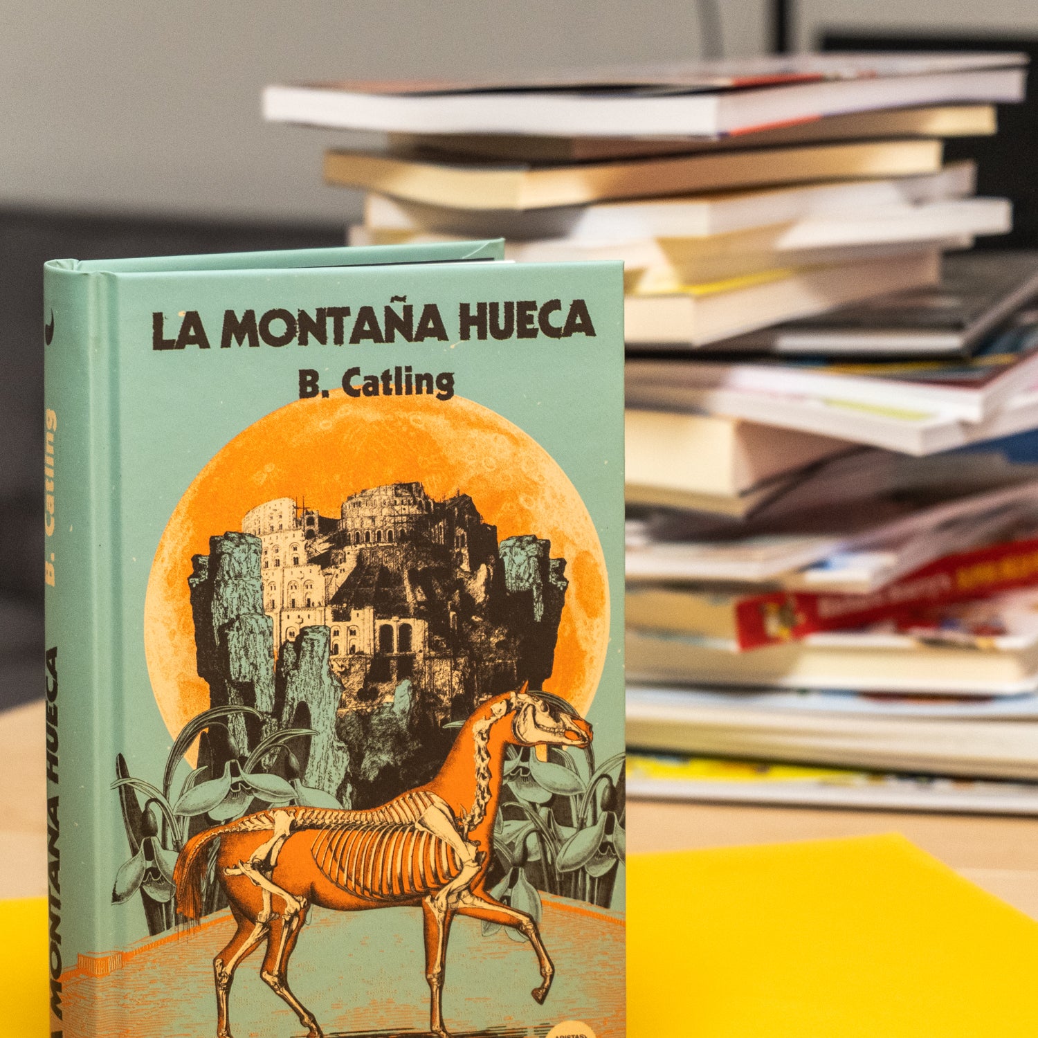 B. CATLING | La montaña hueca