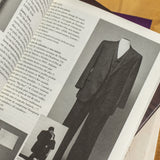 LEANNE SHAPTON | Artefactos importantes y propiedades personales de la colección de Lenore Doolan y Harold Morris, incluidos libros, ropa y joyas