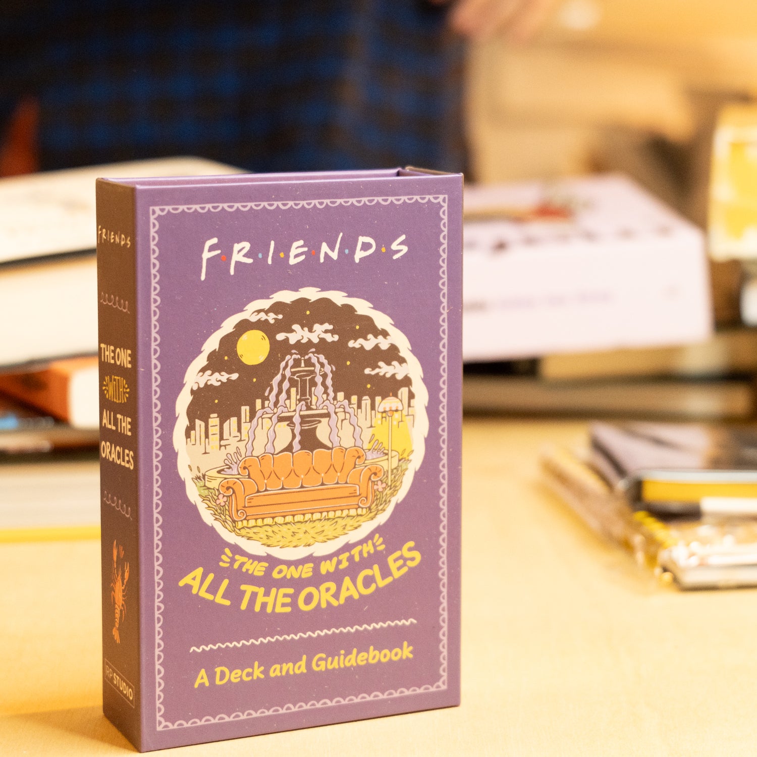 Friends: The One with All the Oracles : A Deck and Guidebook