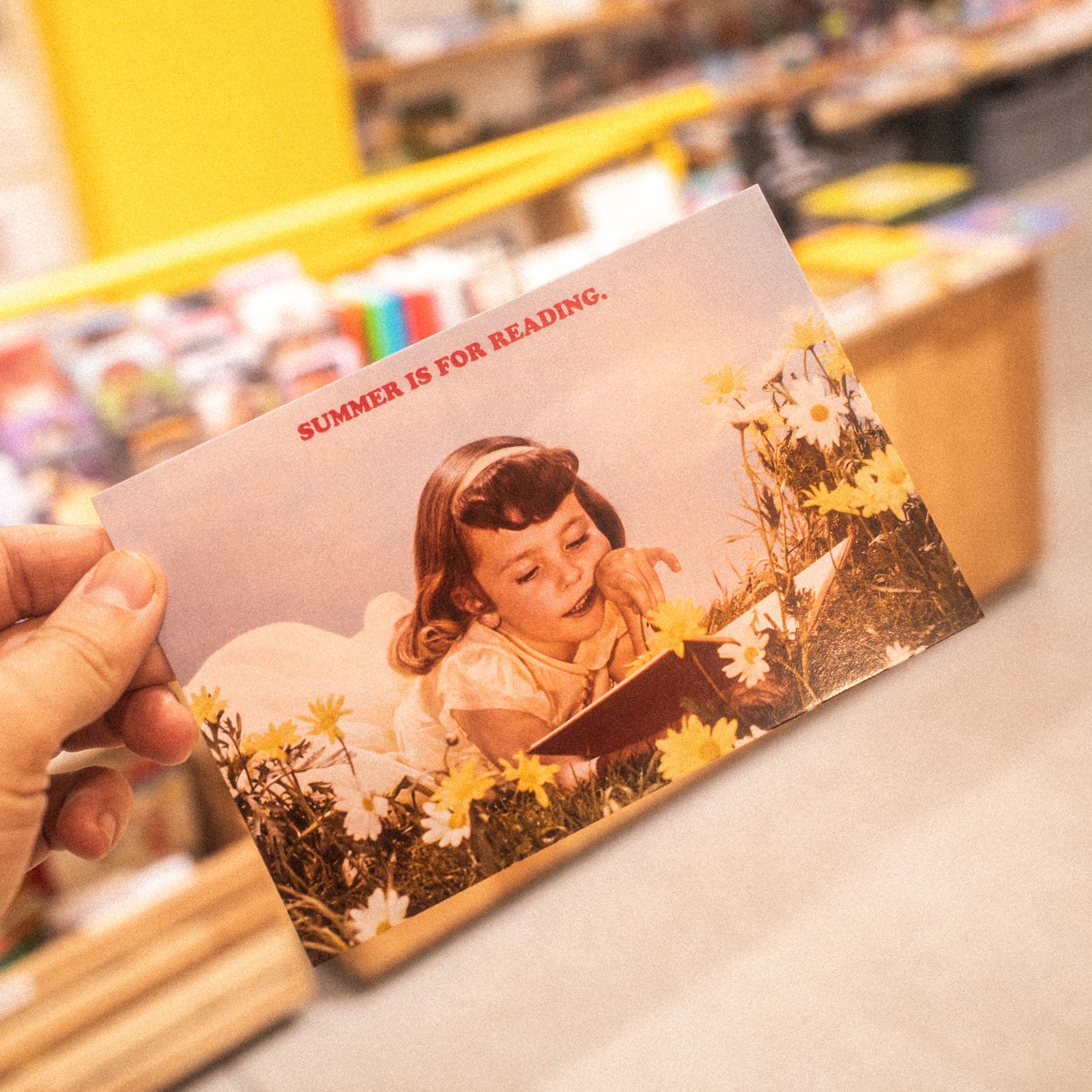 LA LLAMA | Postal "Summer is for reading"