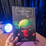 DOUGLAS ADAMS | La vida, el universo y todo lo demás