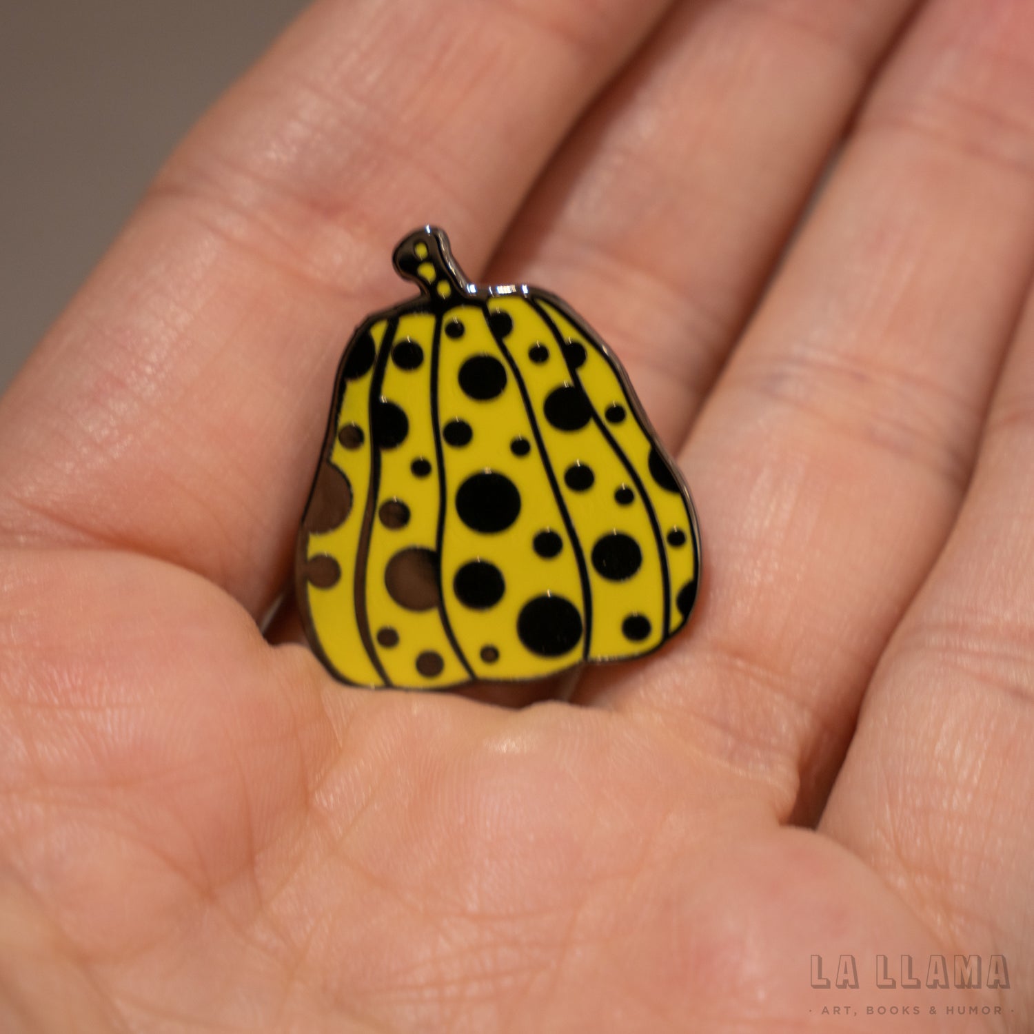 Pin Yayoi Kusama calabaza