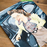 CLARA S. PROUS | Original "Señora con gafas sobre coche"