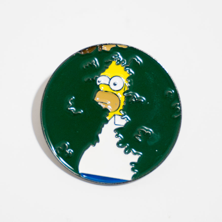 Pin de Homer metiéndose entre los arbustos
