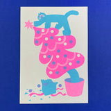Postal Navidad Riso "Gato rompiendo árbol" X YUK FUN